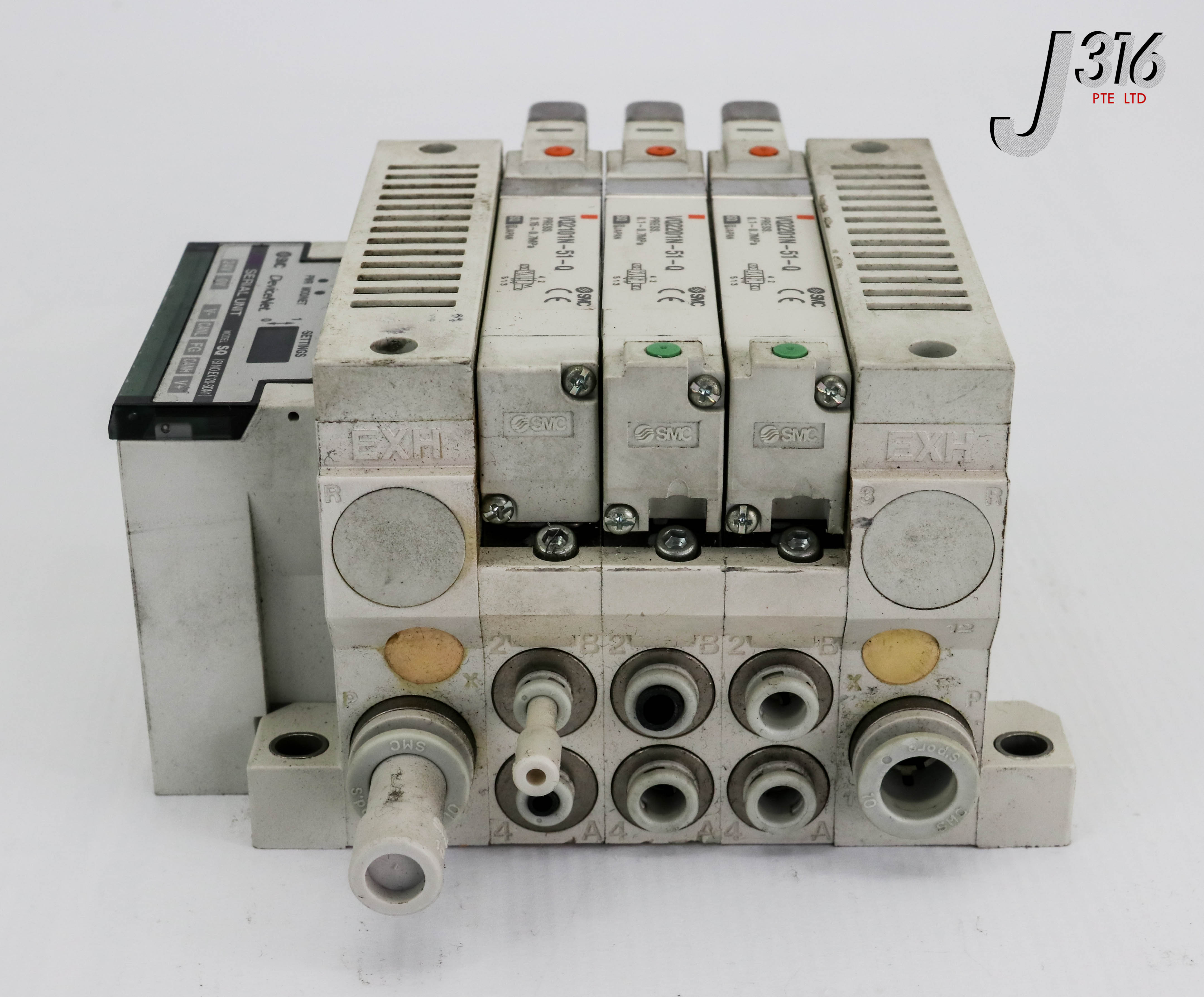 2様リクエスト 25574 SMC 3 SLOT SOLENOID MANF W/ 1X VQ2101N-51-Q, 2X VQ2201N-51-Q